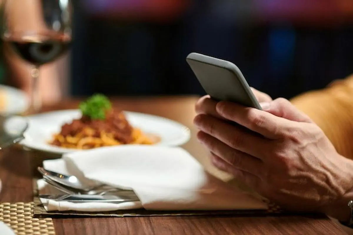 ​راهنمای بازاریابی پیامکی برای رستوران‌ها: از ایده تا اجرا