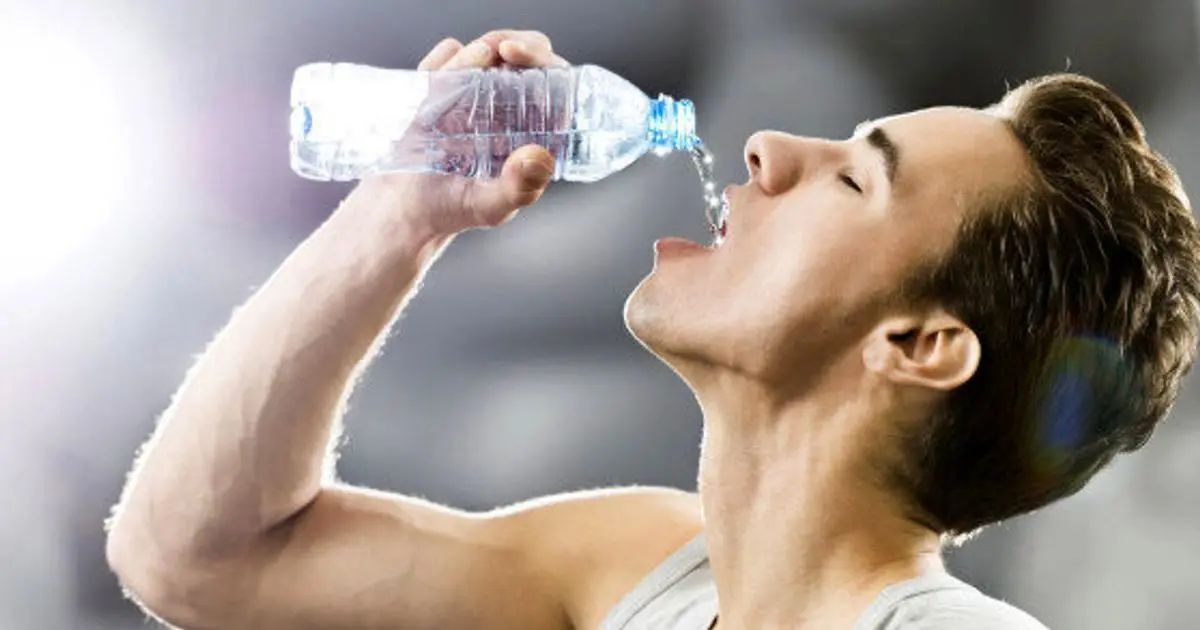تا حالا اشتباه آب رو مصرف می کردیم! | نوشیدن آب تو اول صبح باعث و بانی بیماری های داخلیه!