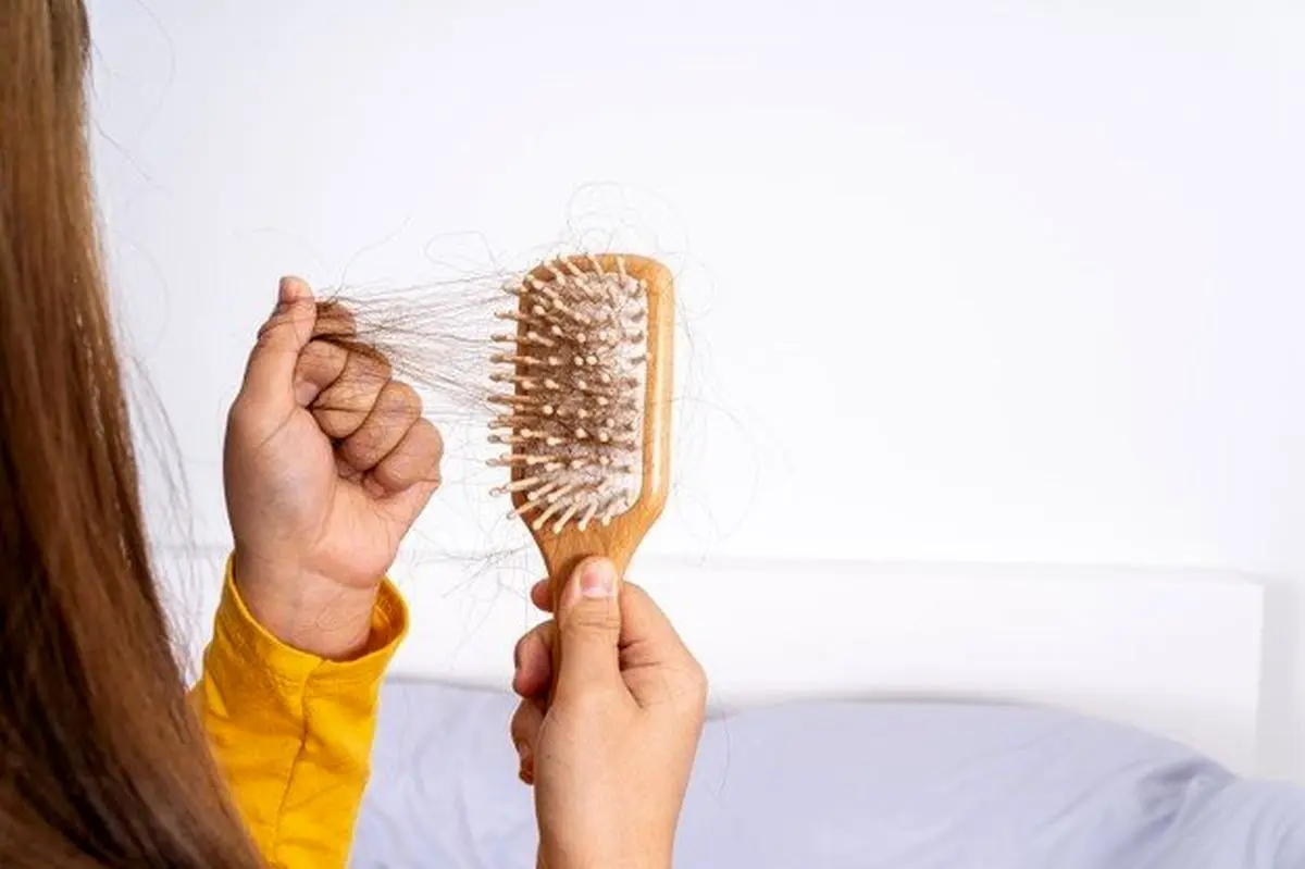 دلیل ریزش مو و راه درمان آن در خانه چیست؟ | با این ترفند دیگه ریزش مو نمیگیری!