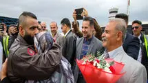 قاب زیبای هادی چوپان و پدر و مادرش در شیراز | مادر با نمک هادی چوپان توجه ها را جلب کرد