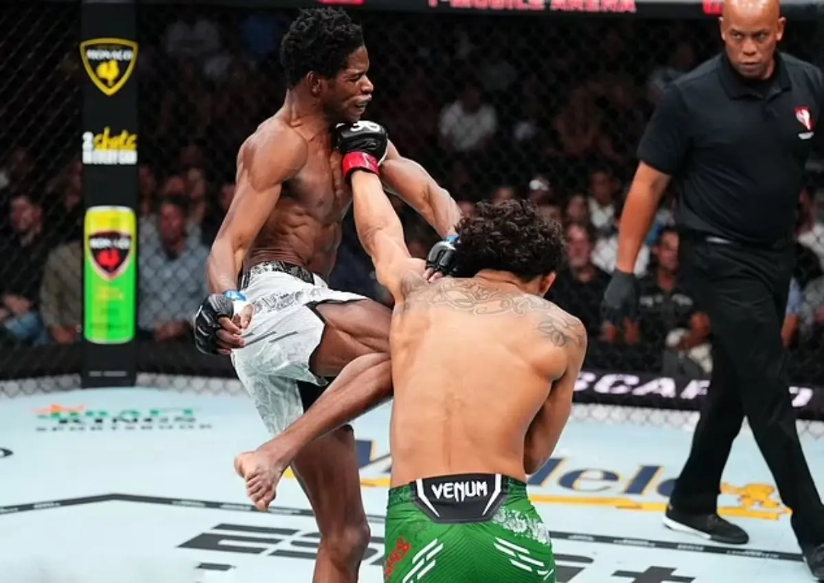 ناک اوت فوق وحشتناک در UFC | جوانترین مبارز در کم ترین زمان نسخه حریف را پیچید