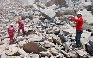 فیلمی از ریزش بخشی از معادن سنگ شهرستان شازند که حادثه ساز شد