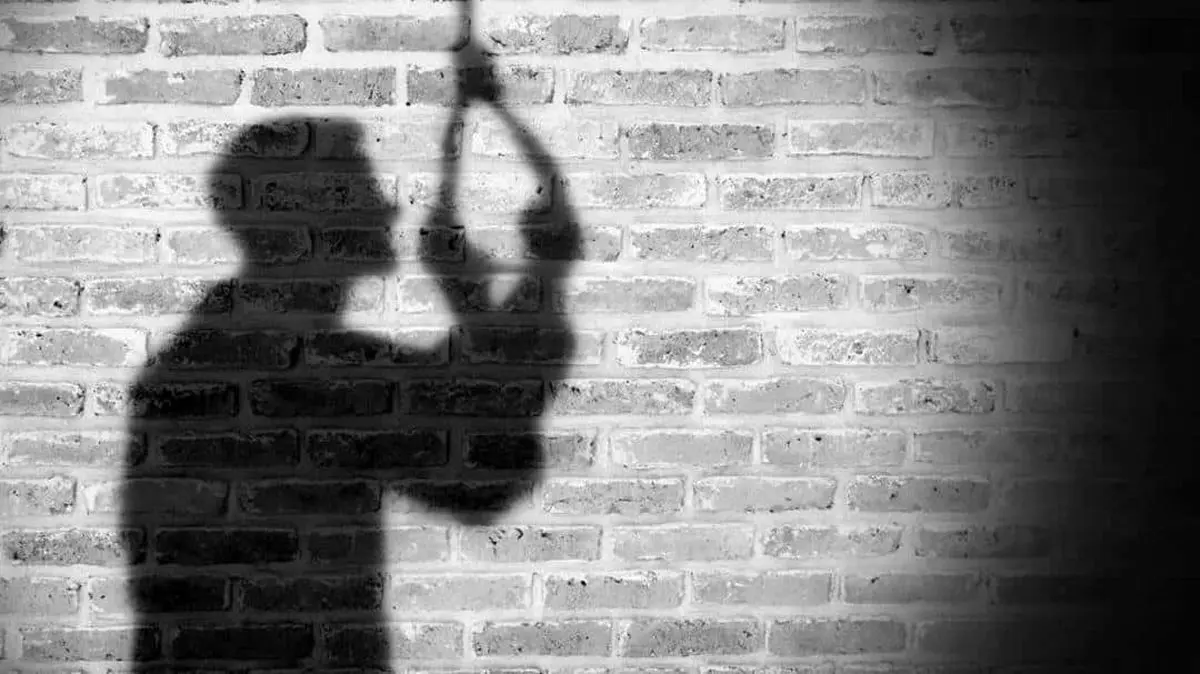 خودکشی دردناک زن 30 ساله در آخرین پنج شنبه سال | رای اشتباه دادگاه جان زن را گرفت!
