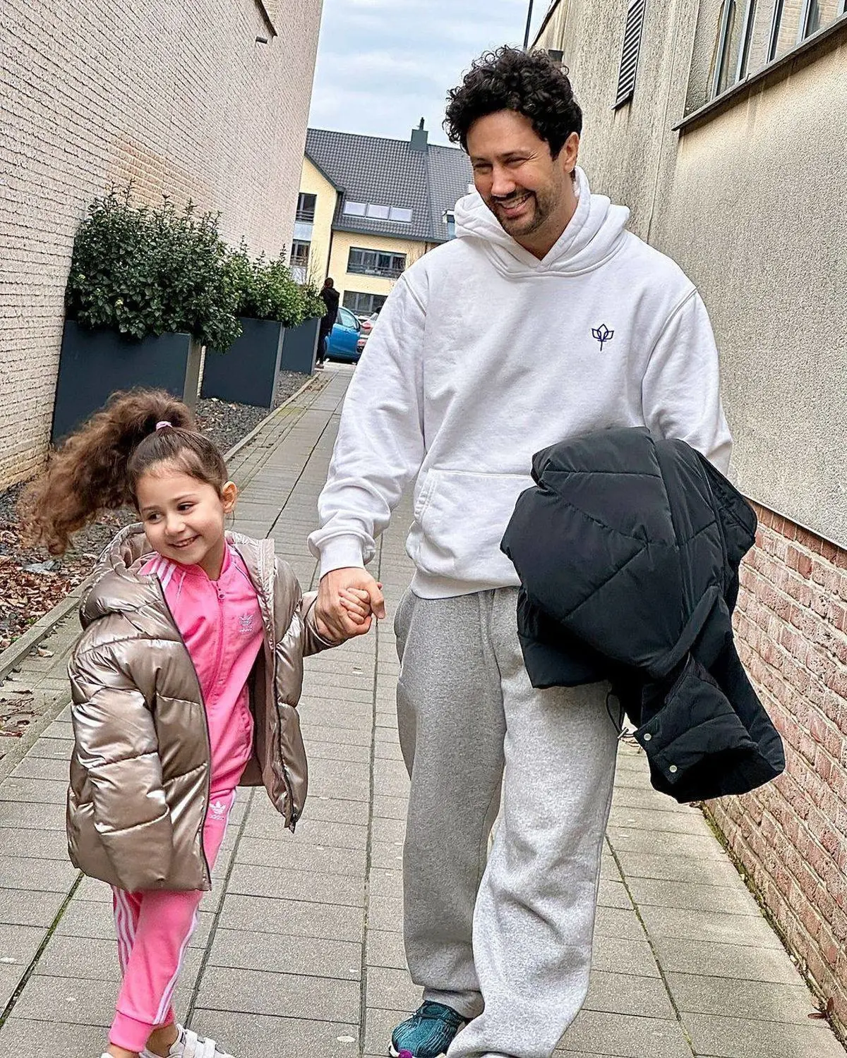  شاهرخ استخری طلاق گرفت؟ | چهارشنبه سوری شاهرخ استخری و دخترش در بلژیک 
