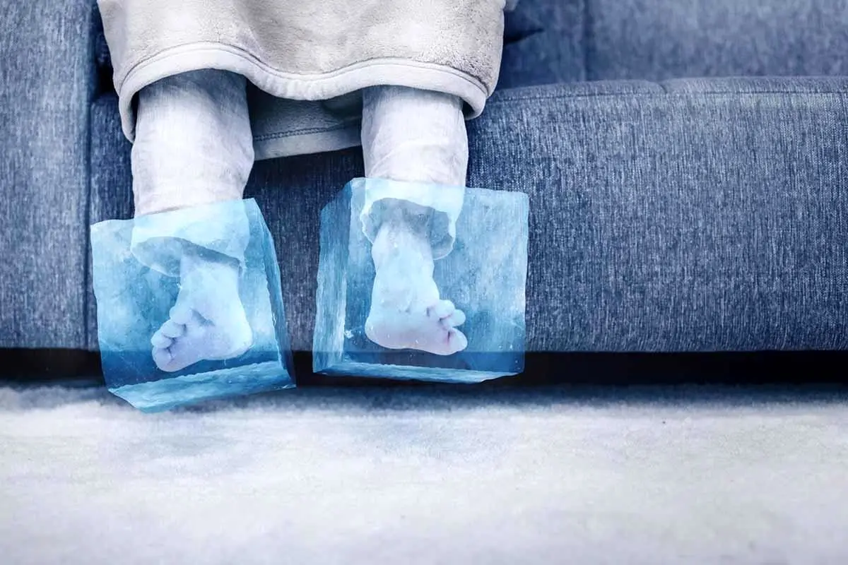 پاهایتان سرده، پس احتمالا دچار این عارضه ها شدید! | راه حل درمانی پای سرد!