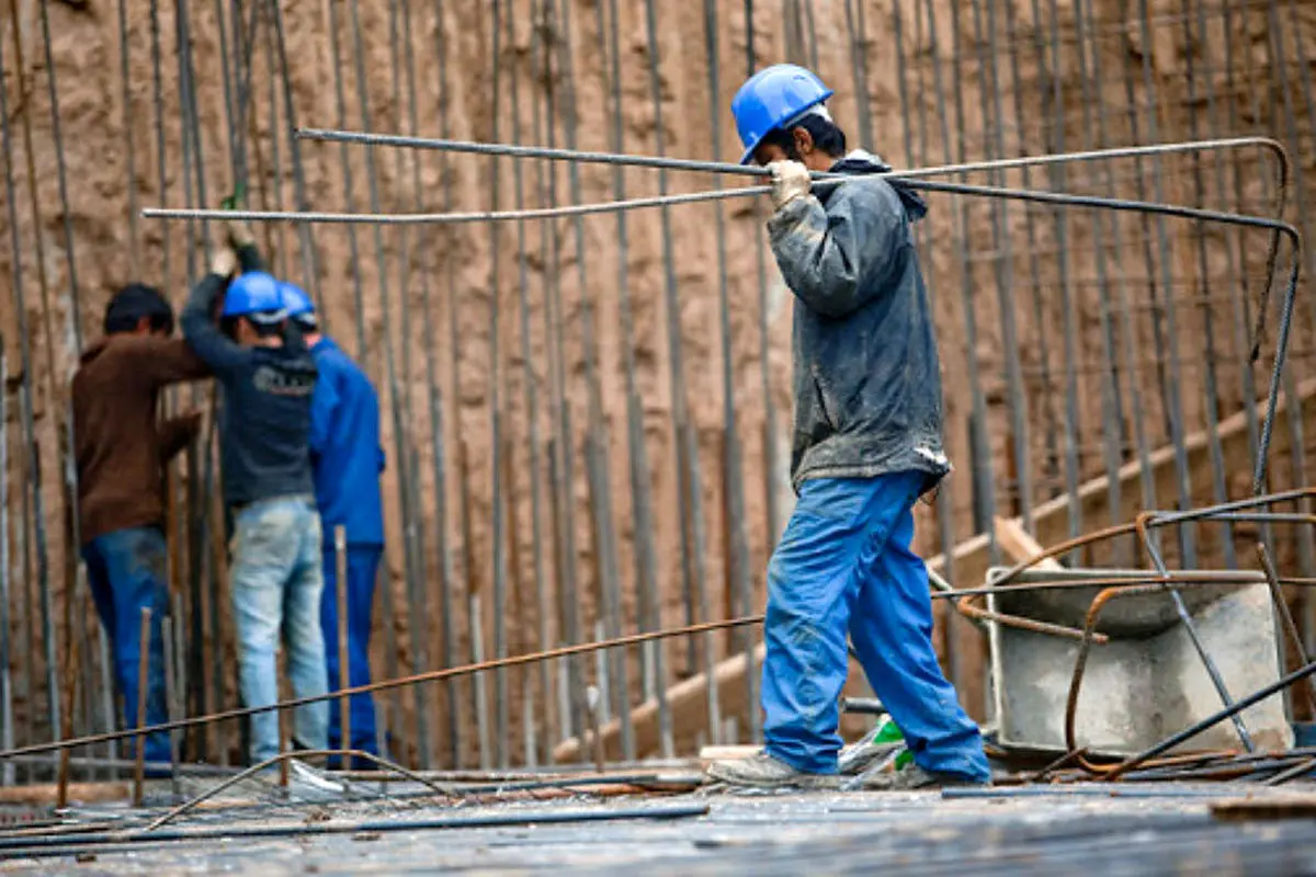 افزایش 50 درصدی حقوق کارگران در سال بعد | حقوق 12 میلیون تومانی برای حداقل بگیران در سال 1402